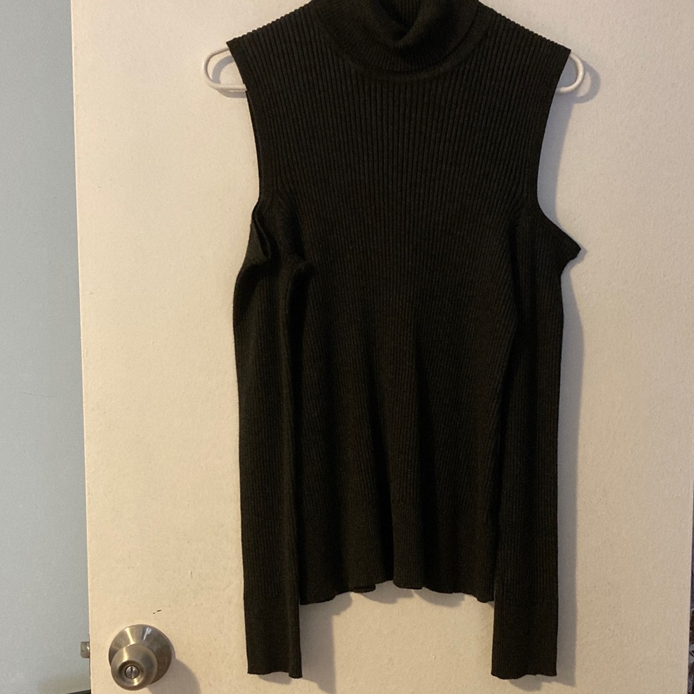 Cable & Gauge Sleeveless Turtleneck Sweater